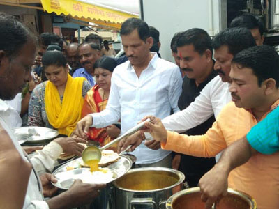 बांधकाम कामगार भोजन वाटप आणि नोंदणी