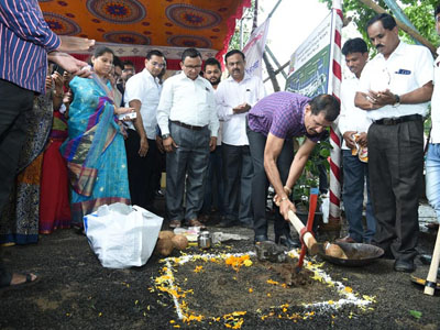 लिनीअर गार्डन, फुटबॉल टर्फ ग्राऊंड वाकड
