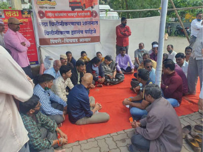 एस.टी महामंडळाचे शासनात विलीनीकरणाला समर्थन